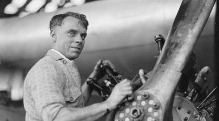 Wally photographed at Mascot in 1930