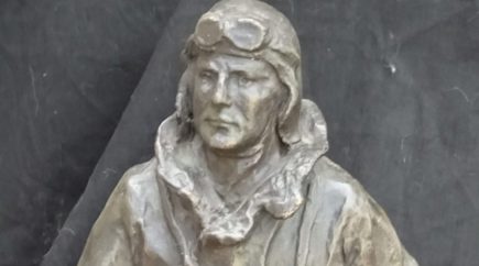 Ross Smith statuette – Peter Docking