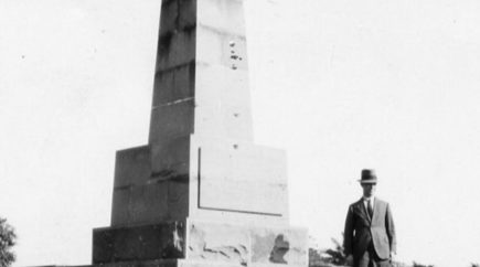 Sir Keith Smith visits Darwin landing site 1935