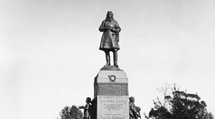 Adelaide – Sir Ross Smith Memorial, Creswell Gardens