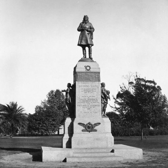 Adelaide – Sir Ross Smith Memorial, Creswell Gardens