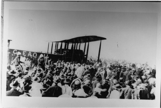 hundreds of people standing around viewing Vickers Vimy