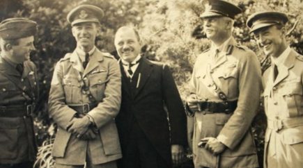 Smith brothers with Australian aviation pioneer William Hart